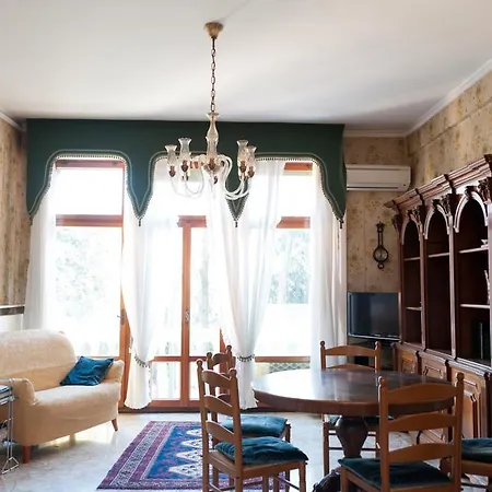 Park Apartment *